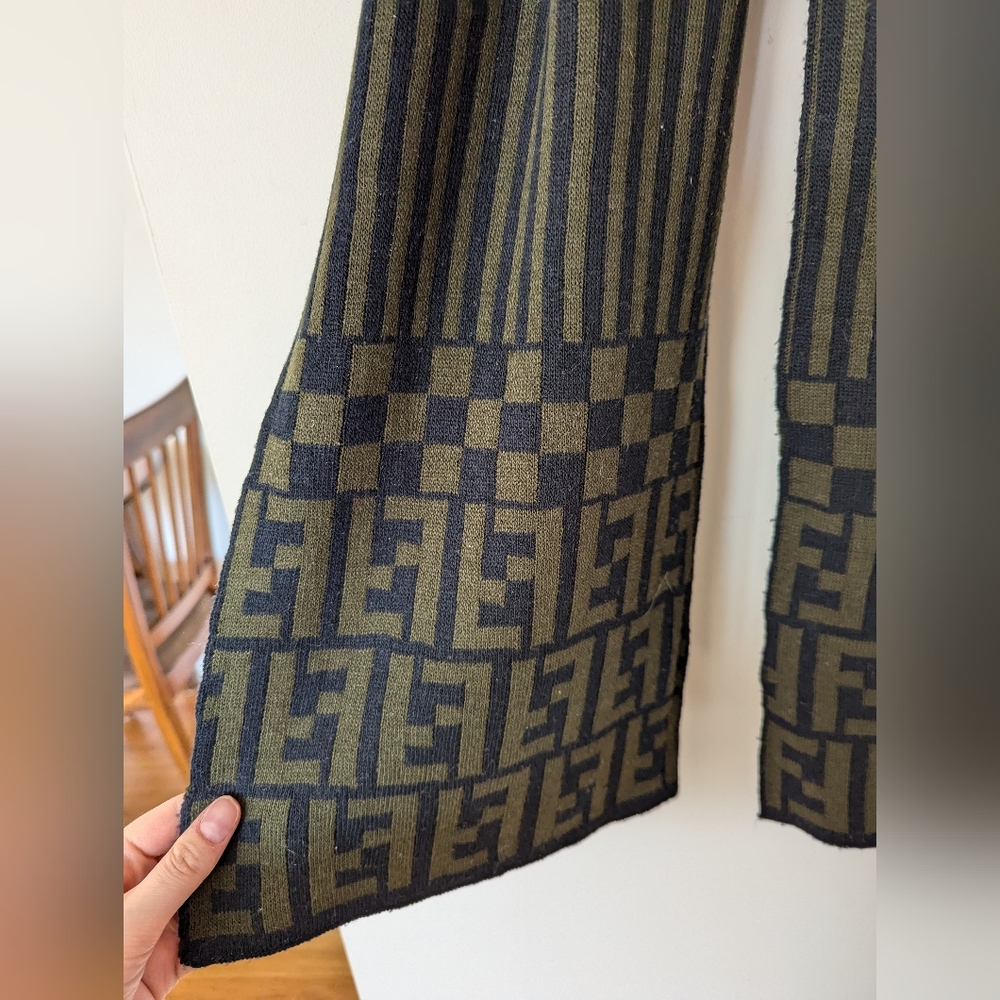 Fendi green and black scarf - Picture 7 of 9